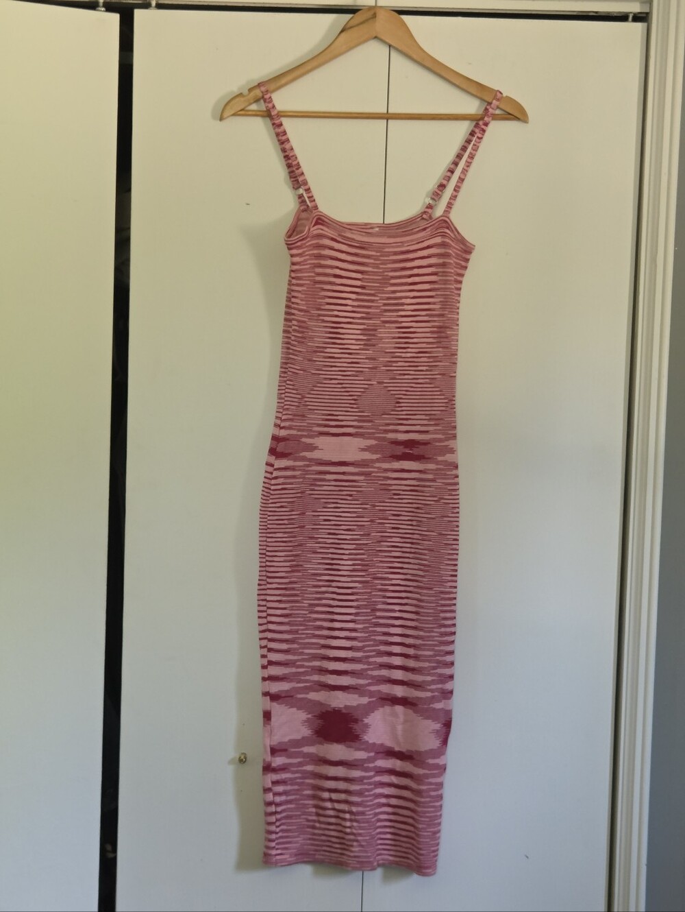 SNDYS. Pink Patterned Midi Bodycon Dress with Slim Straps - Picture 2 of 5